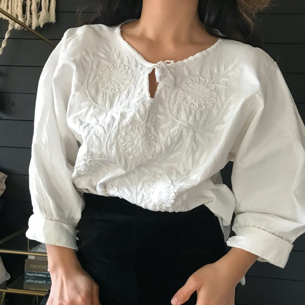 SOLD 70s Mexican embroidery  blouse white small - Picture 6 of 9